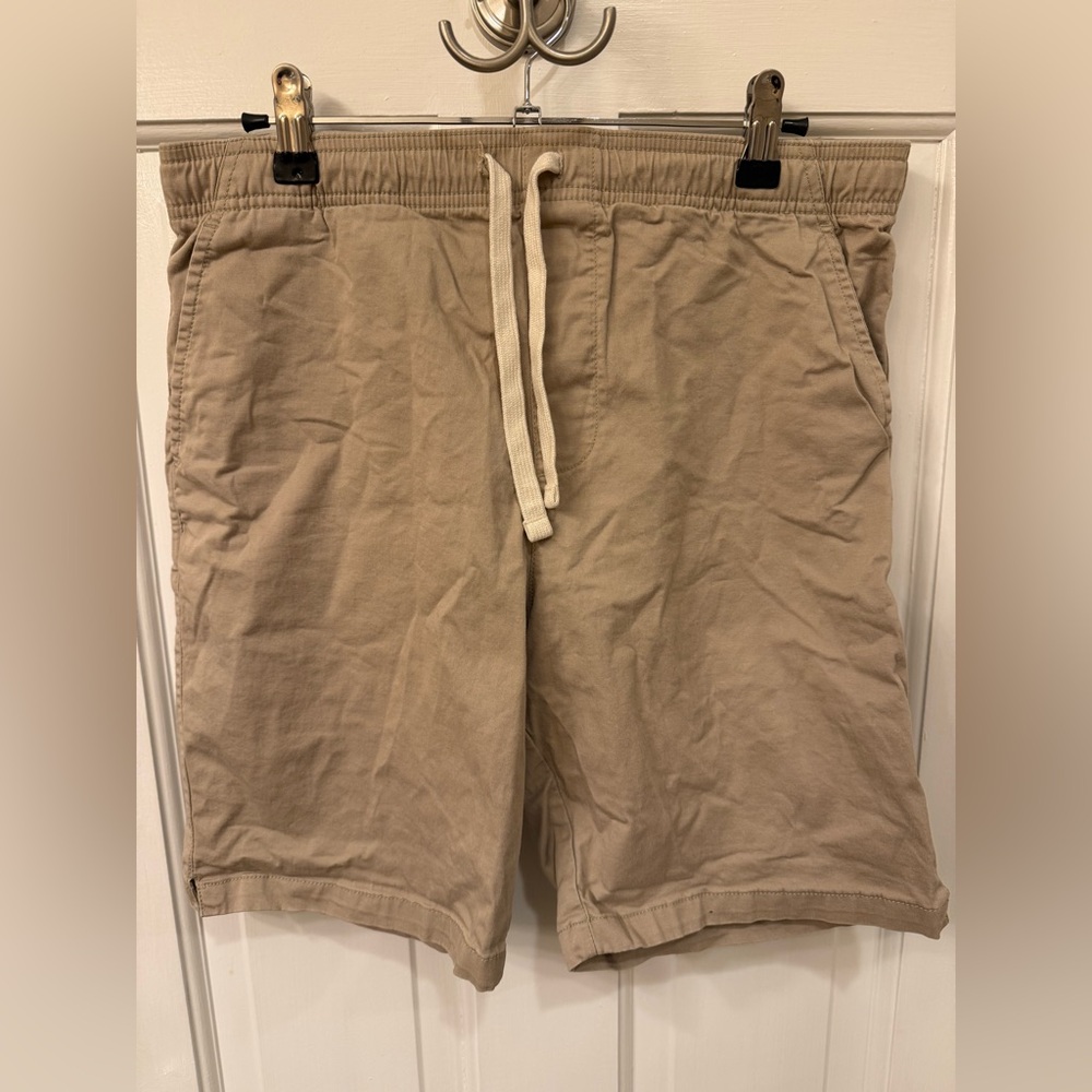 🩳 Goodfellow & Co Men's Tan Shorts in Excellent Pre-Worn Condition, Size Small 🩳